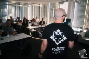 Marcel Rick-Cen von FOXGRID Industrial spricht beim Cyber Security Meetup in Bonn über OT-Security und Hardware-Hacking